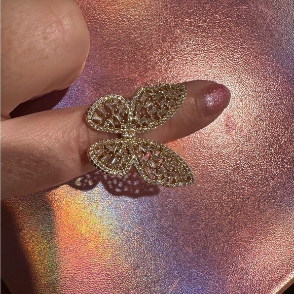 Adjustable gold butterfly ring with pave details - Picture 3 of 6